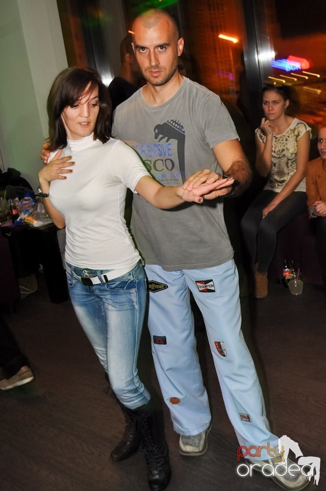 Seară de dans în Blondy's Art Café, 