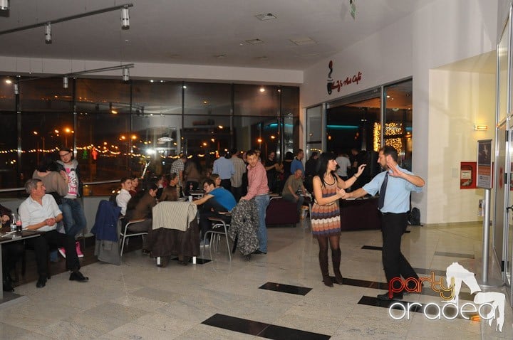 Seară de dans în Blondy's Art Café, 