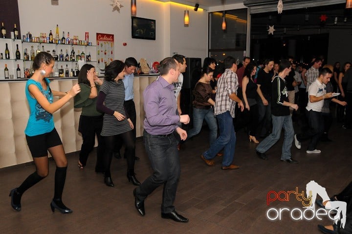 Seară de dans în Blondy's Art Café, 