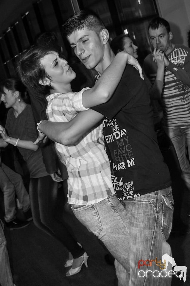 Seară de dans în Blondy's Art Café, 