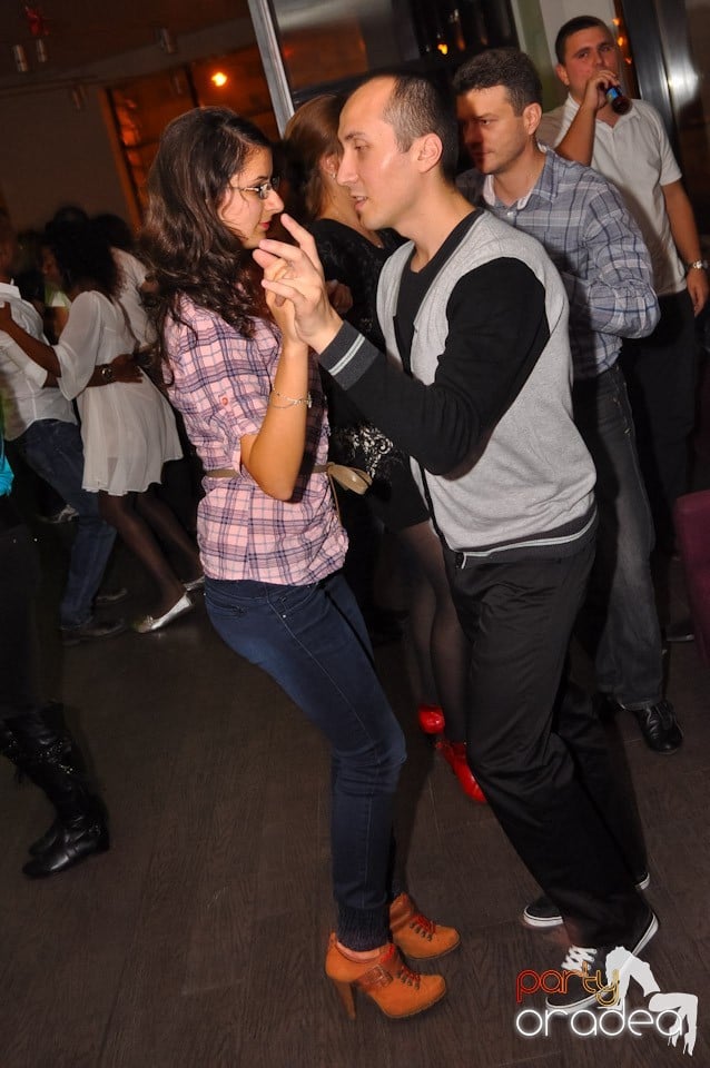 Seară de dans în Blondy's Art Café, 