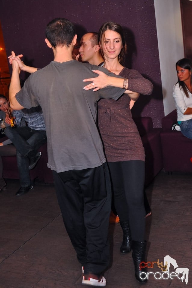 Seară de dans în Blondy's Art Café, 