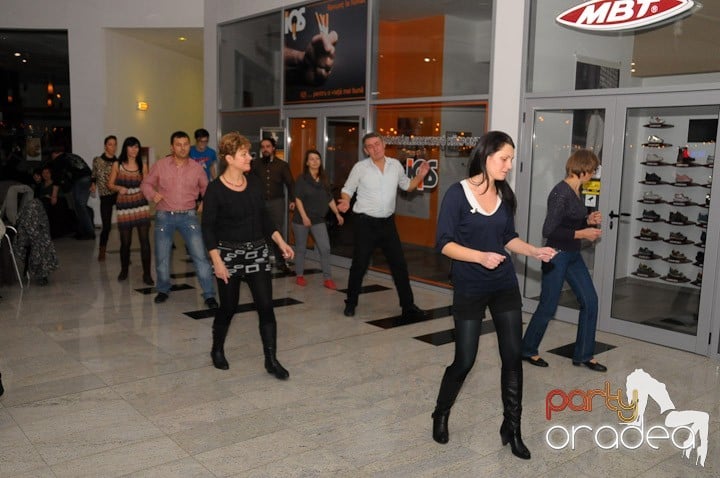 Seară de dans în Blondy's Art Café, 