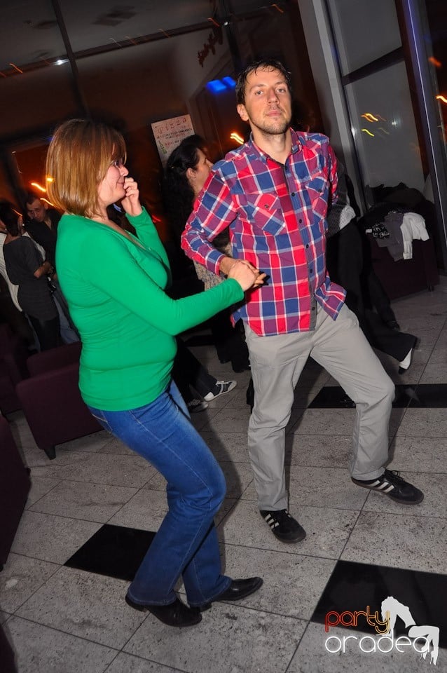 Seară de dans în Blondy's Art Café, 