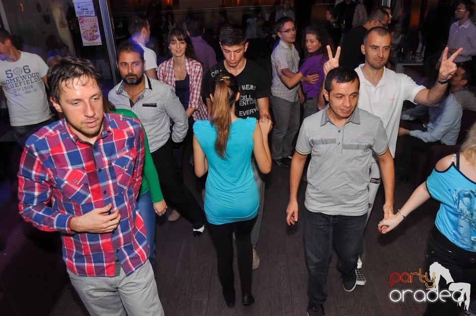 Seară de dans în Blondy's Art Café, 