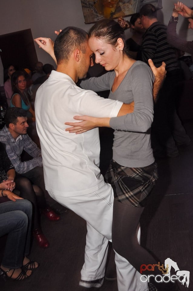 Seară de dans în Blondy's Art Café, 