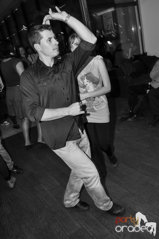 Seară de dans în Blondy's Art Café, 