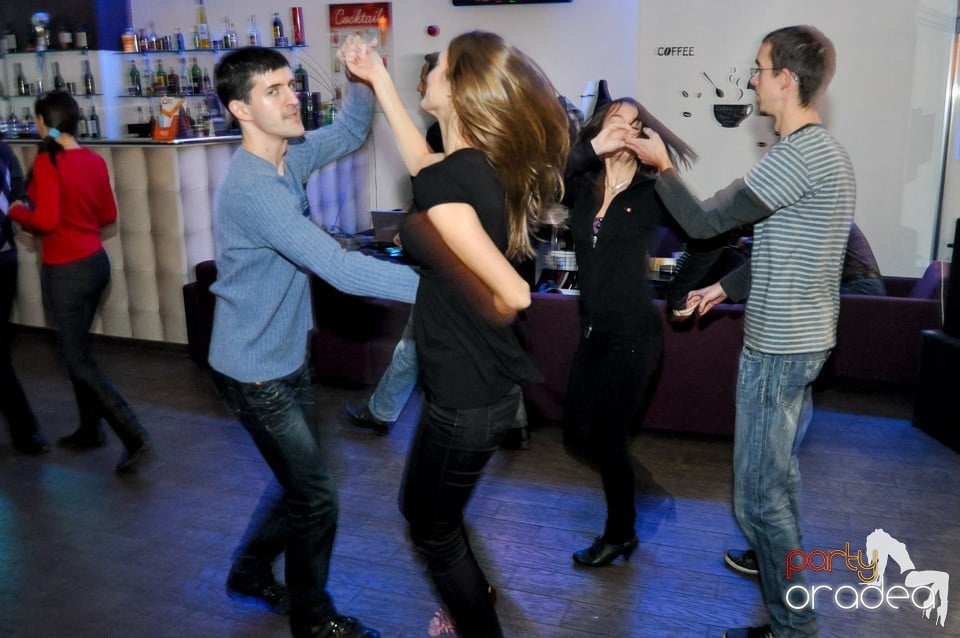 Seară de dans în Blondy's Art Café, 