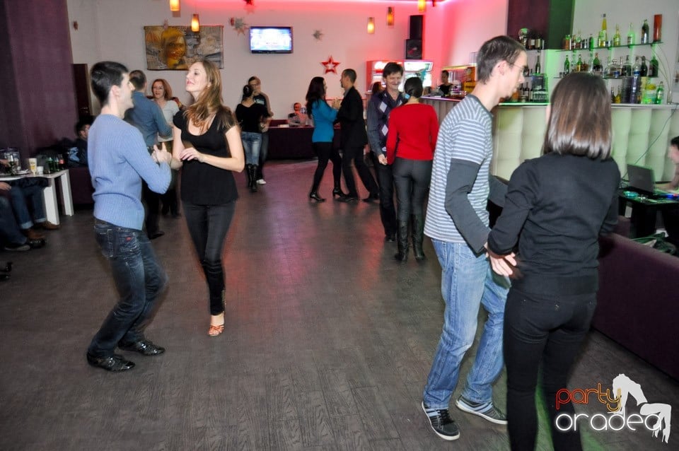 Seară de dans în Blondy's Art Café, 
