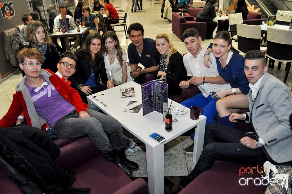 Seară de dans în Blondy's Art Café, 