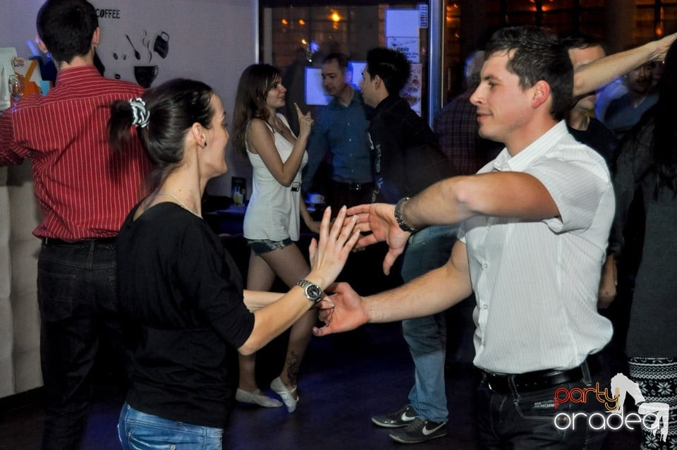 Seară de dans în Blondy's Art Café, 