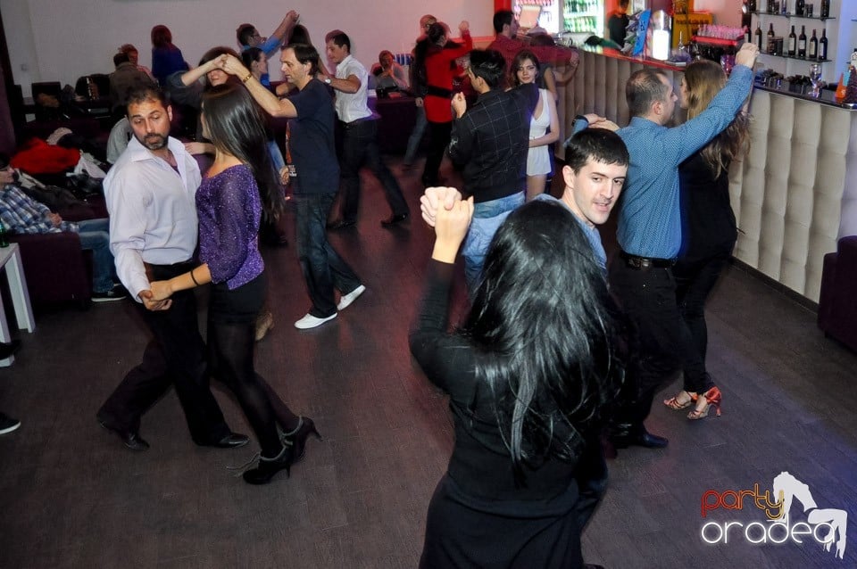 Seară de dans în Blondy's Art Café, 