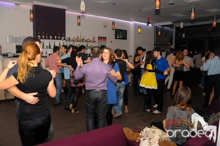 Seară de dans în Blondy's Art Café, 