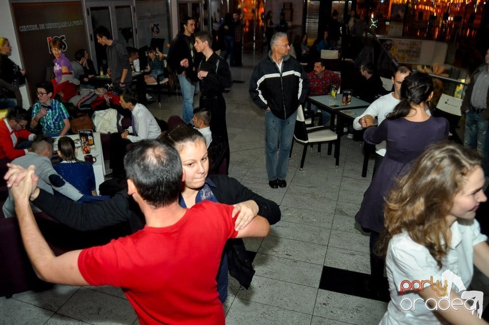 Seară de dans în Blondy's Art Café, 
