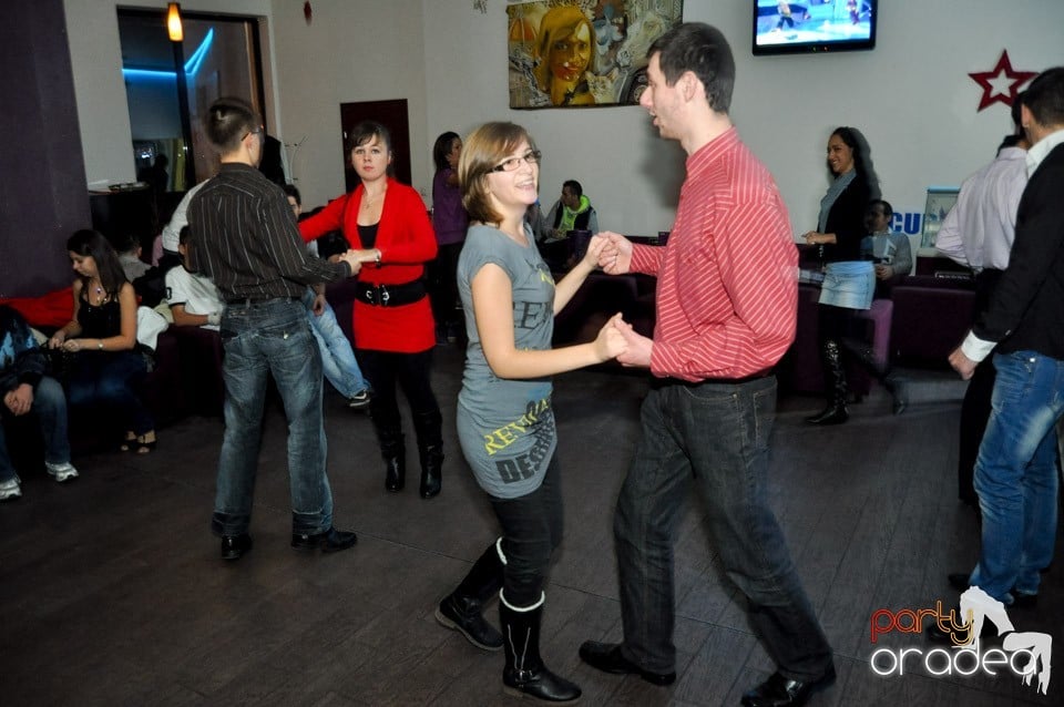 Seară de dans în Blondy's Art Café, 