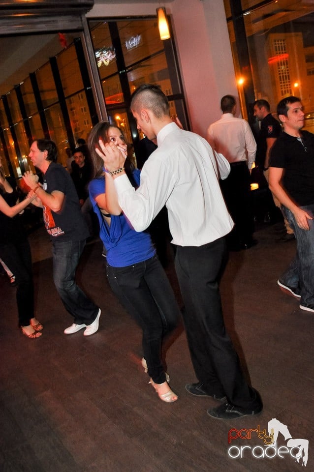 Seară de dans în Blondy's Art Café, 