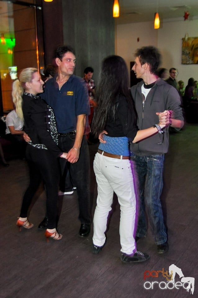 Seară de dans în Blondy's Art Café, 