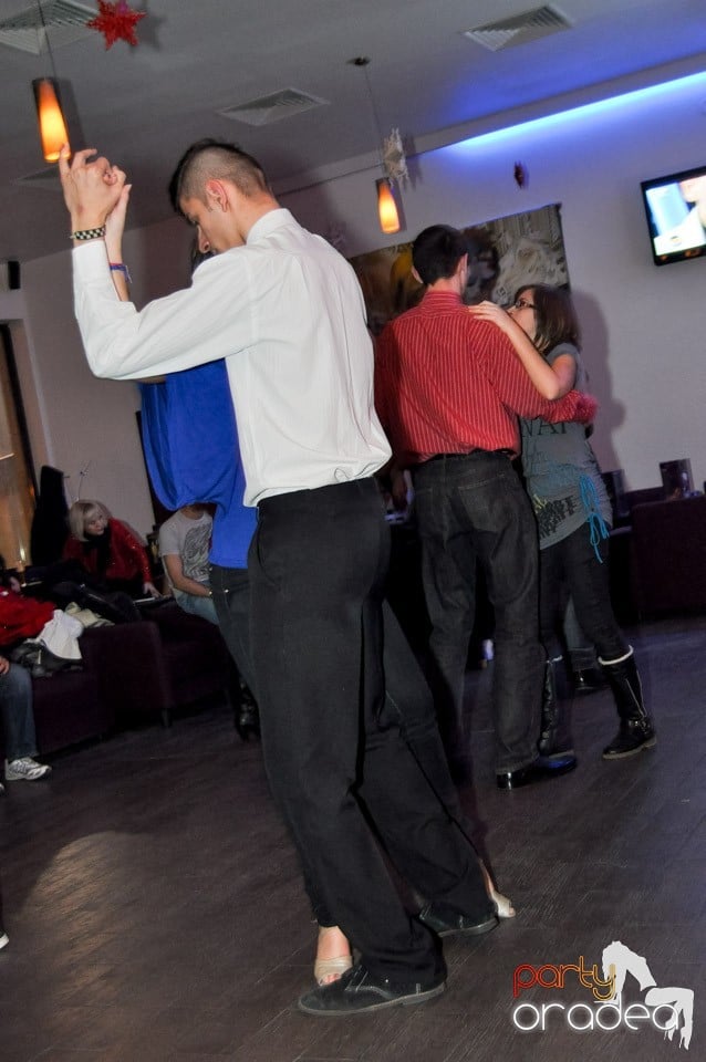 Seară de dans în Blondy's Art Café, 