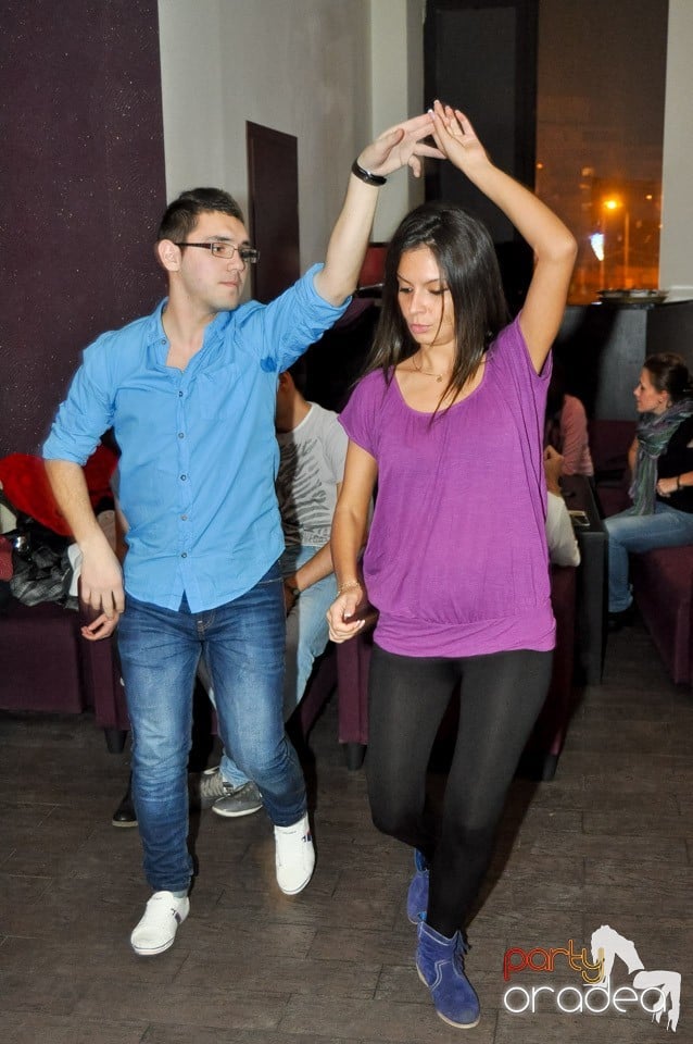 Seară de dans în Blondy's Art Café, 