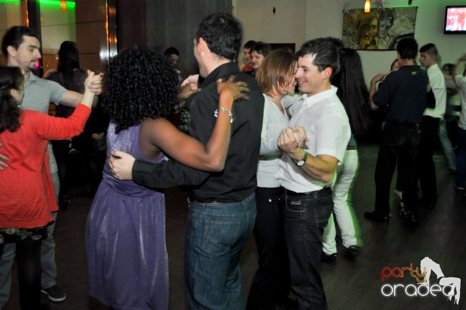 Seară de dans în Blondy's Art Café, 