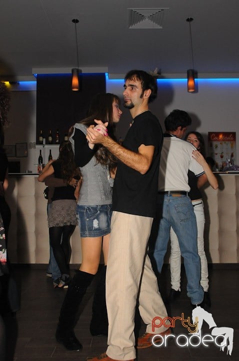 Seară de dans în Blondy's Art Café, 