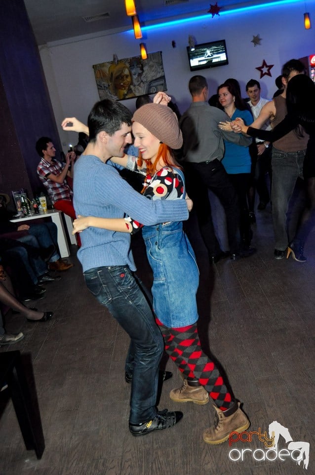 Seară de dans în Blondy's Art Café, 