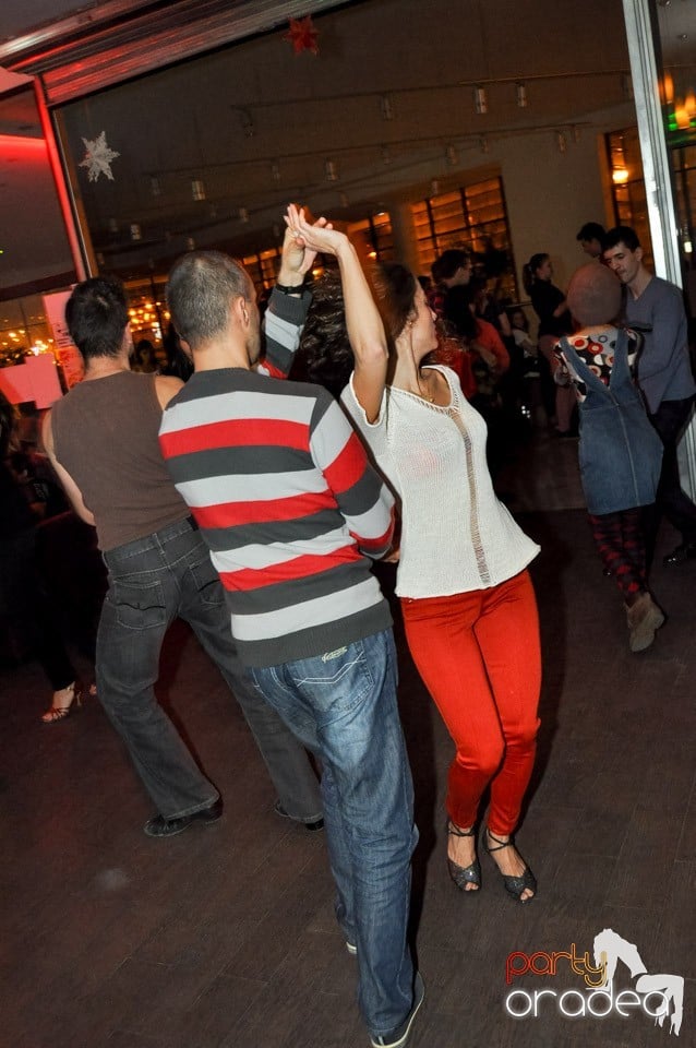 Seară de dans în Blondy's Art Café, 