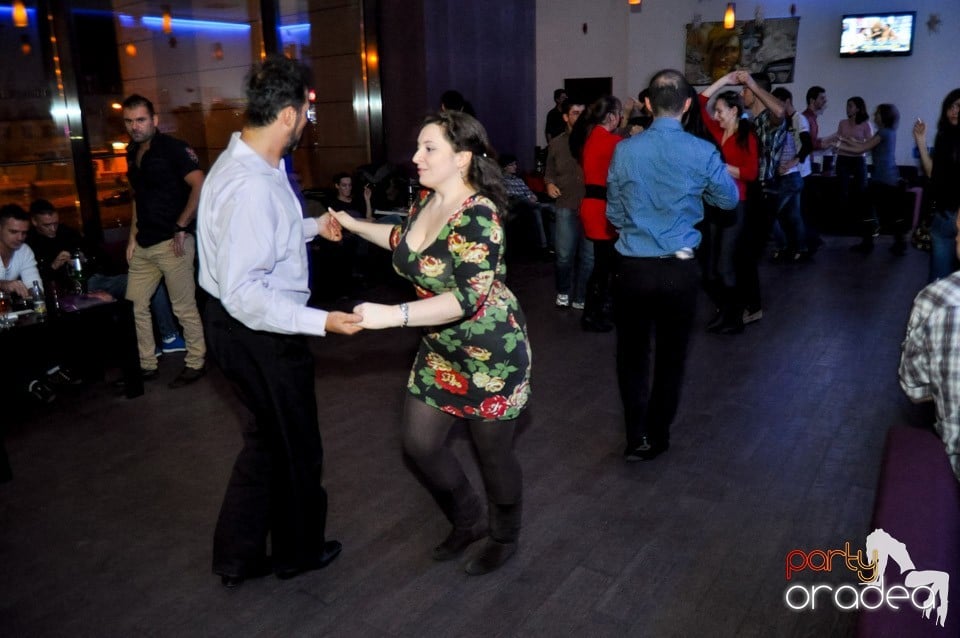 Seară de dans în Blondy's Art Café, 