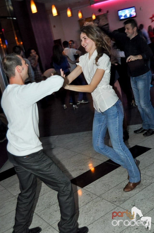 Seară de dans în Blondy's Art Café, 