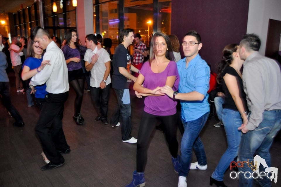 Seară de dans în Blondy's Art Café, 