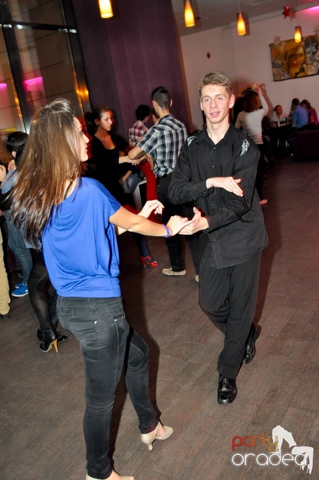 Seară de dans în Blondy's Art Café, 