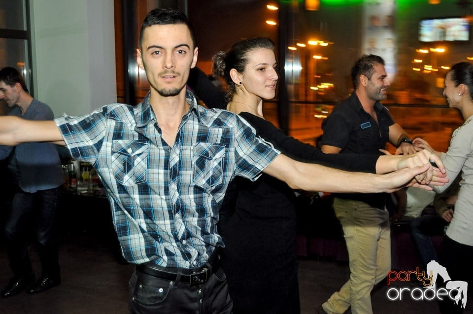 Seară de dans în Blondy's Art Café, 