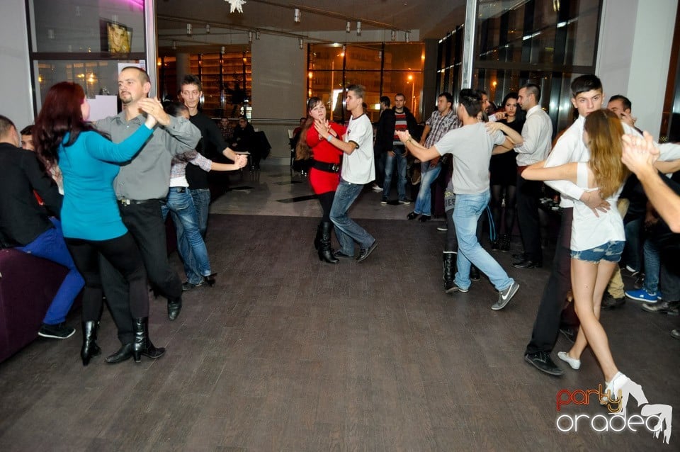 Seară de dans în Blondy's Art Café, 