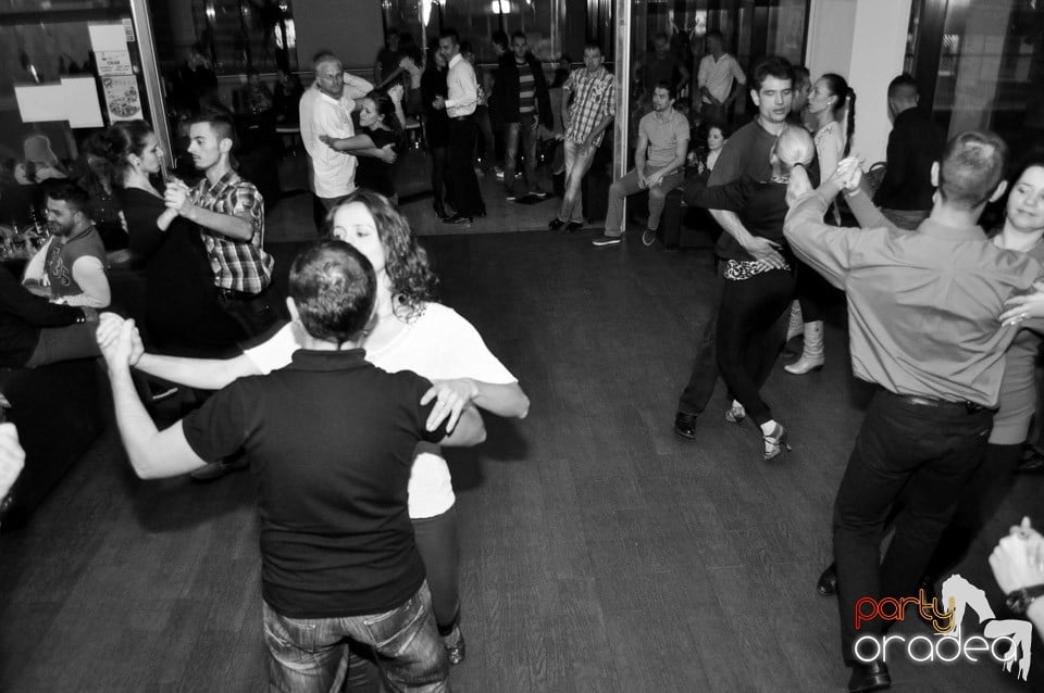 Seară de dans în Blondy's Art Café, 