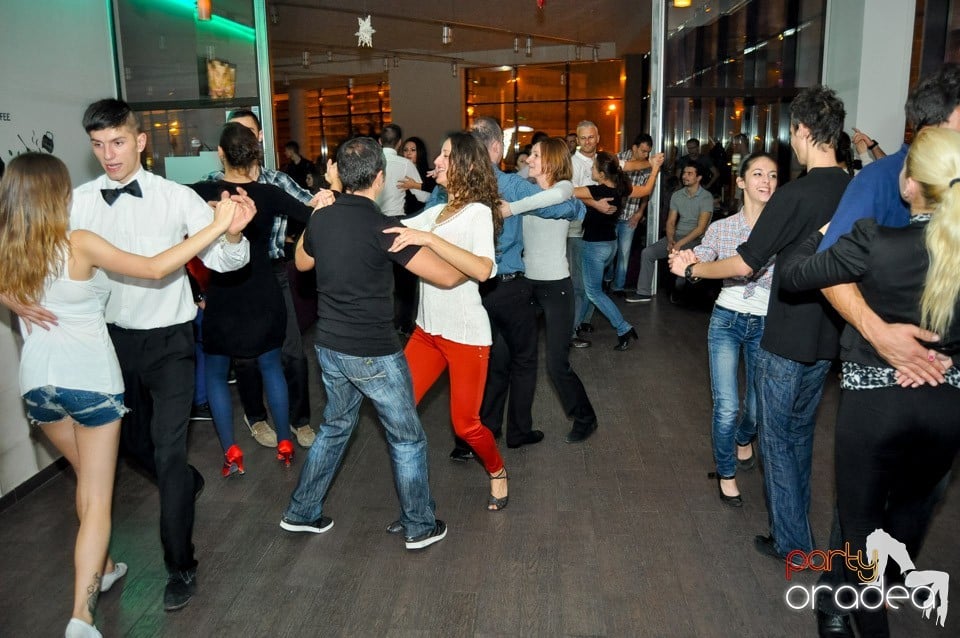 Seară de dans în Blondy's Art Café, 