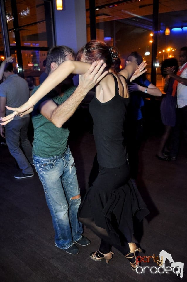 Seară de dans în Blondy's Art Café, 