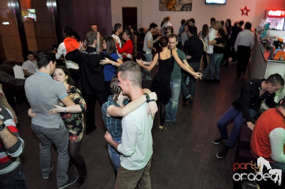 Seară de dans în Blondy's Art Café, 