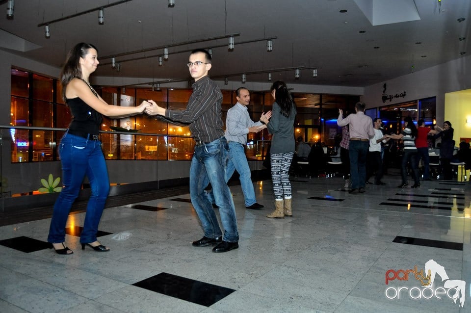 Seară de dans în Blondy's Art Café, 