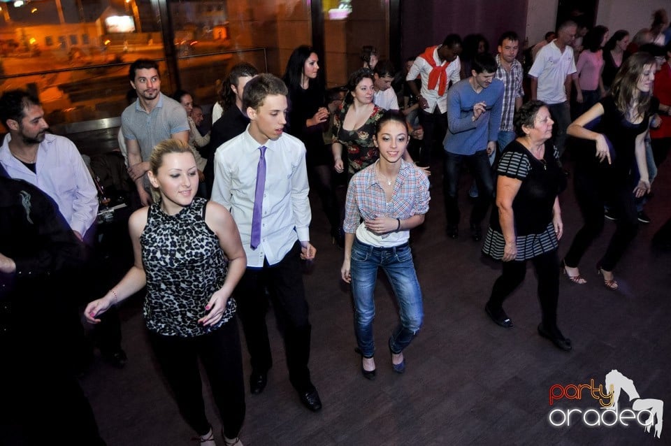 Seară de dans în Blondy's Art Café, 