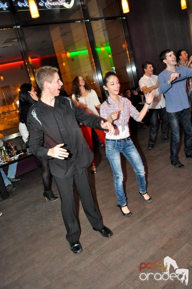 Seară de dans în Blondy's Art Café, 