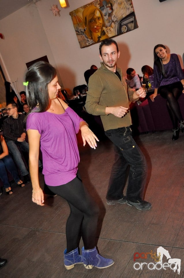 Seară de dans în Blondy's Art Café, 