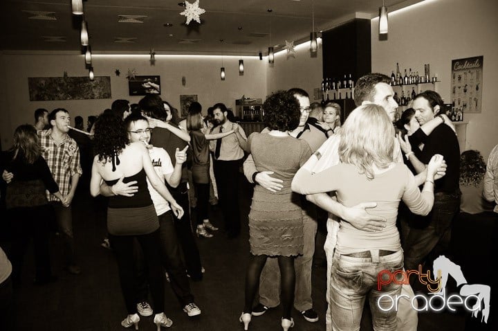 Seară de dans în Blondy's Art Café, 