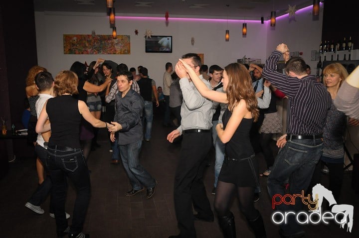 Seară de dans în Blondy's Art Café, 