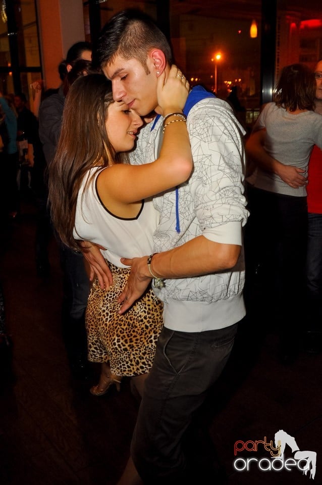 Seară de dans în Blondy's Art Café, 