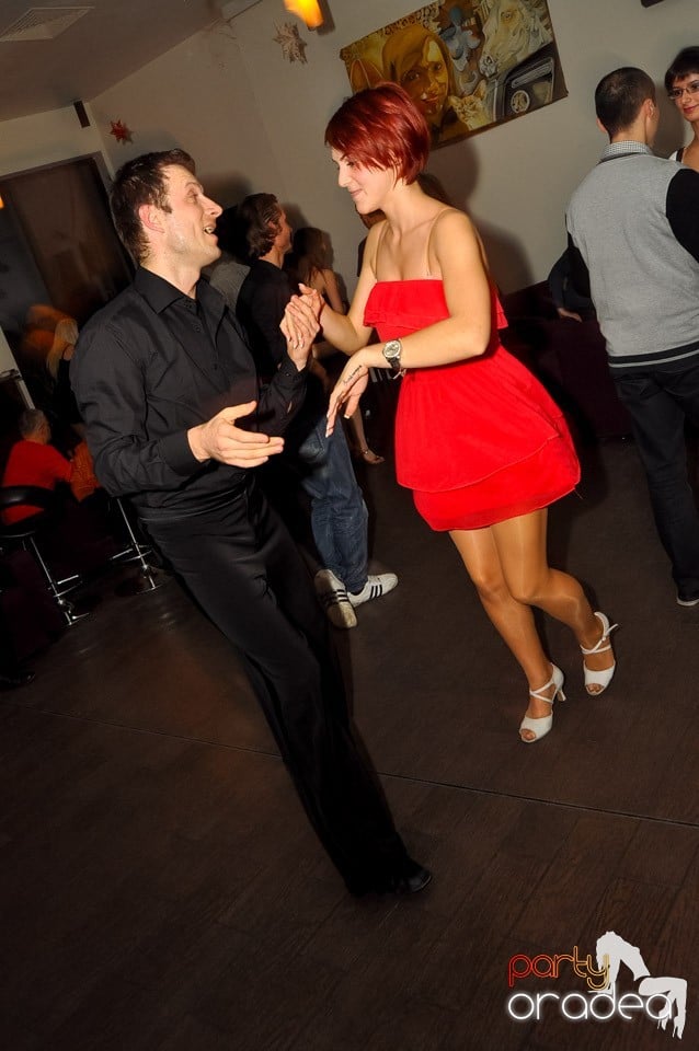 Seară de dans în Blondy's Art Café, 