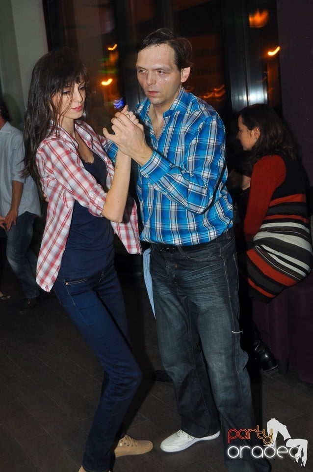 Seară de dans în Blondy's Art Café, 