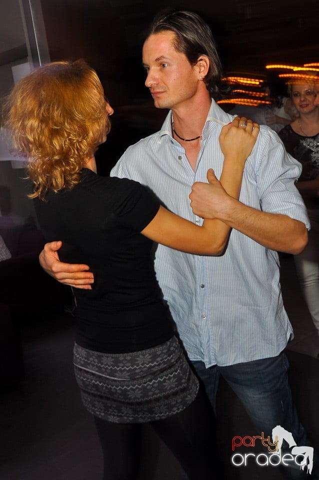 Seară de dans în Blondy's Art Café, 