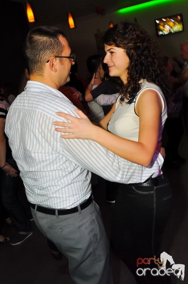 Seară de dans în Blondy's Art Café, 