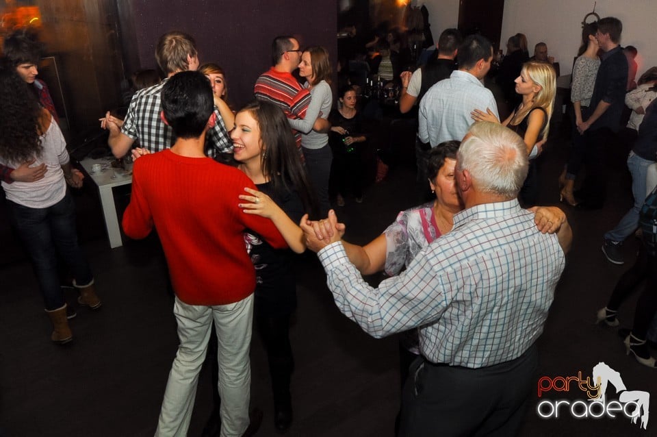 Seară de dans în Blondy's Art Café, 