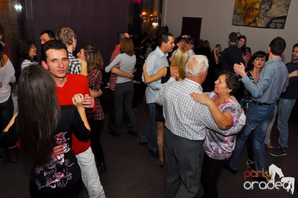 Seară de dans în Blondy's Art Café, 